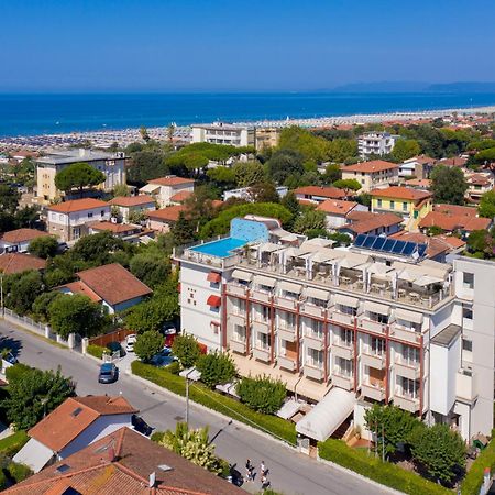 Hotel Nuova Sabrina Марина-ди-Пьетрасанта Экстерьер фото
