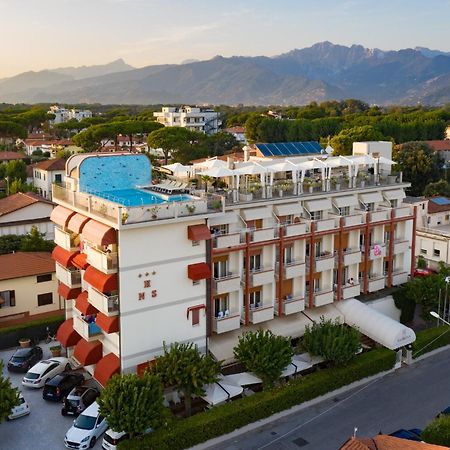 Hotel Nuova Sabrina Марина-ди-Пьетрасанта Экстерьер фото