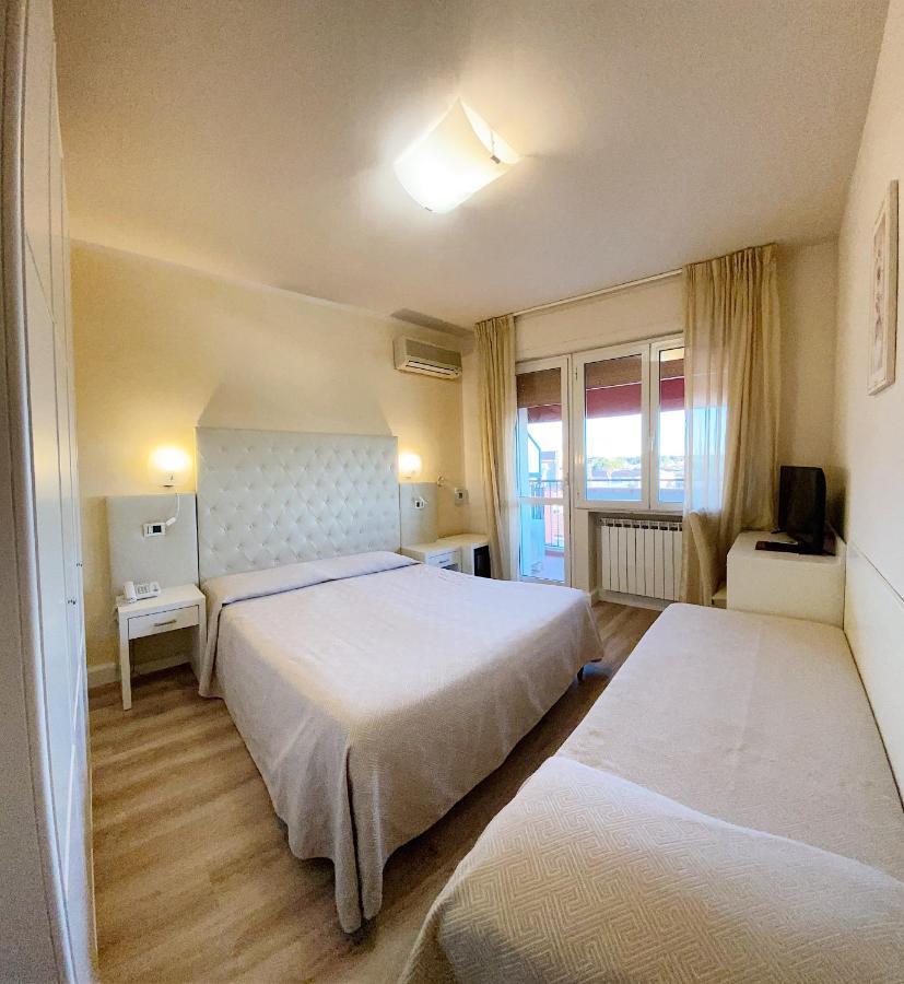 Hotel Nuova Sabrina Марина-ди-Пьетрасанта Экстерьер фото