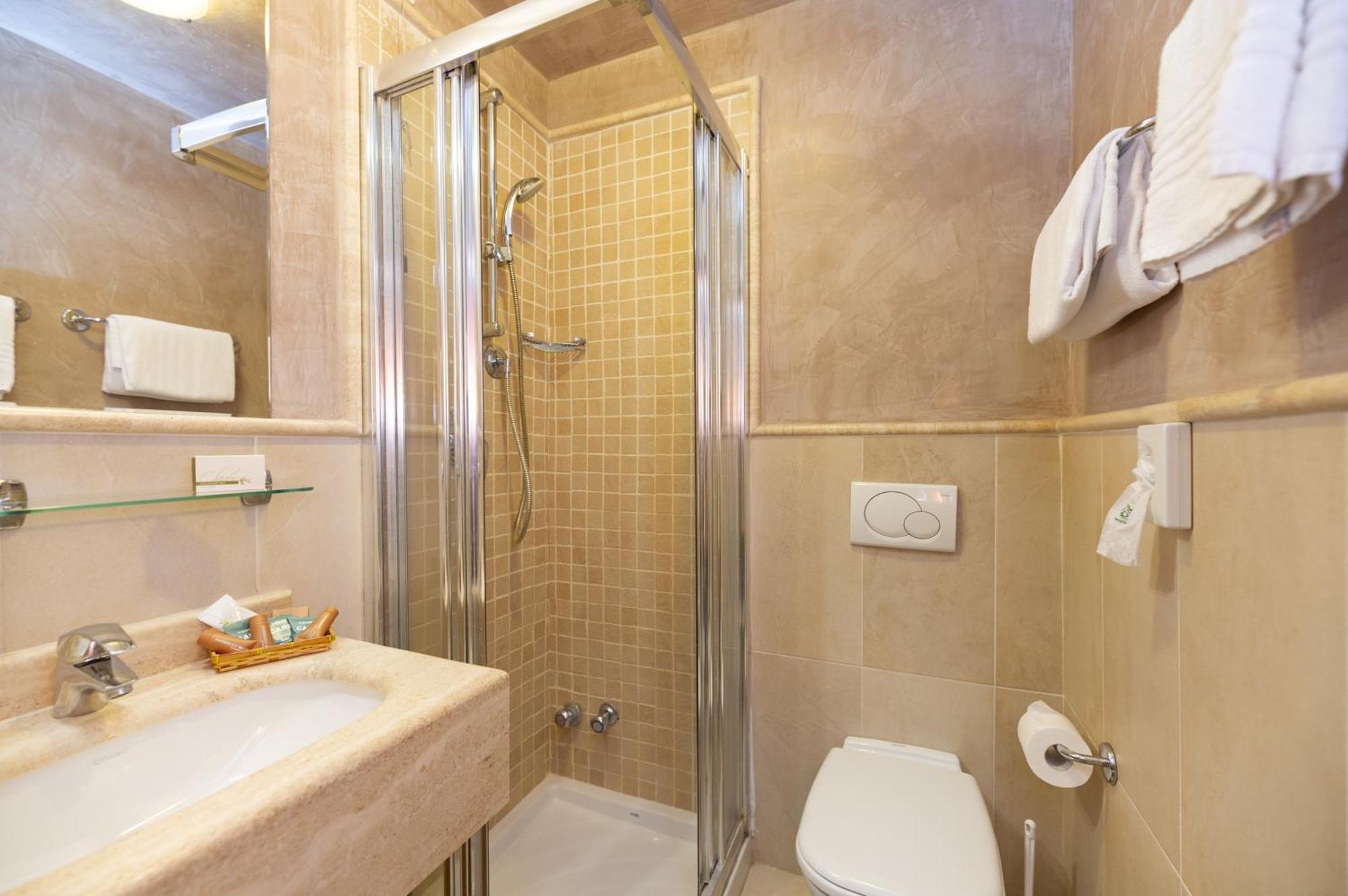 Hotel Nuova Sabrina Марина-ди-Пьетрасанта Экстерьер фото