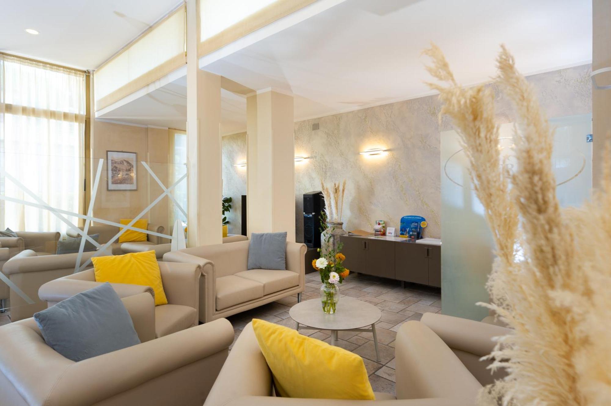 Hotel Nuova Sabrina Марина-ди-Пьетрасанта Экстерьер фото