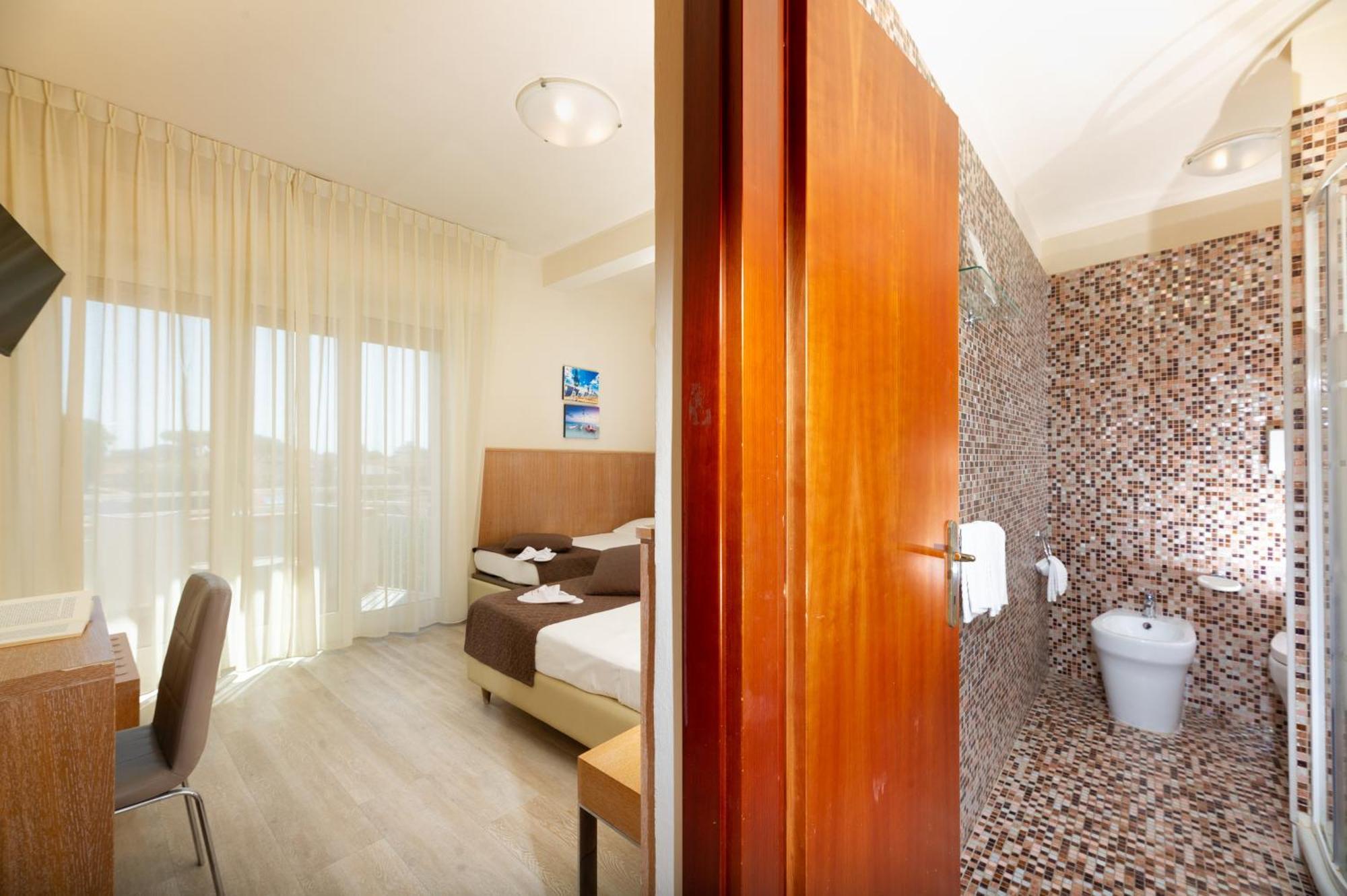 Hotel Nuova Sabrina Марина-ди-Пьетрасанта Экстерьер фото