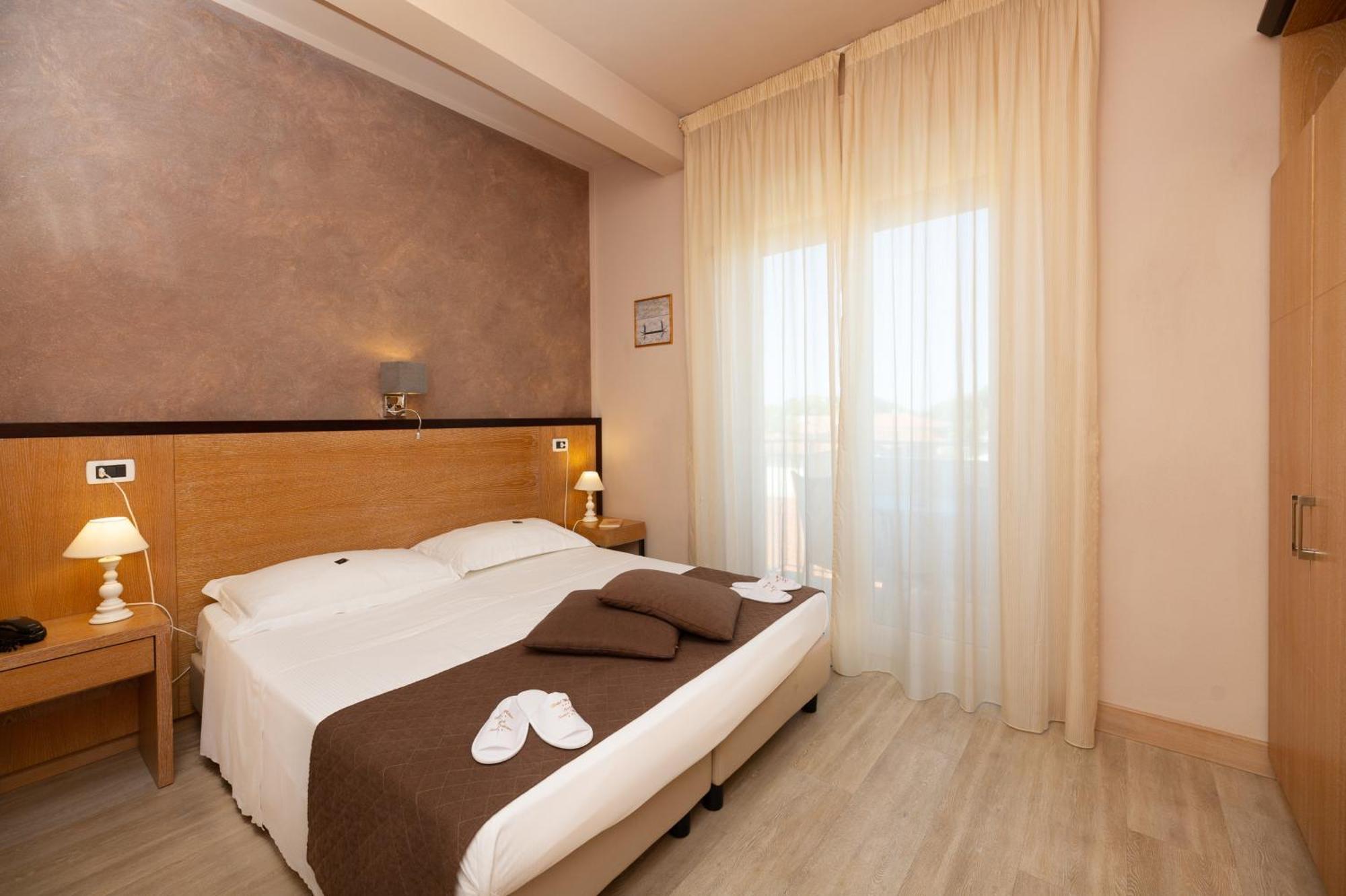 Hotel Nuova Sabrina Марина-ди-Пьетрасанта Экстерьер фото