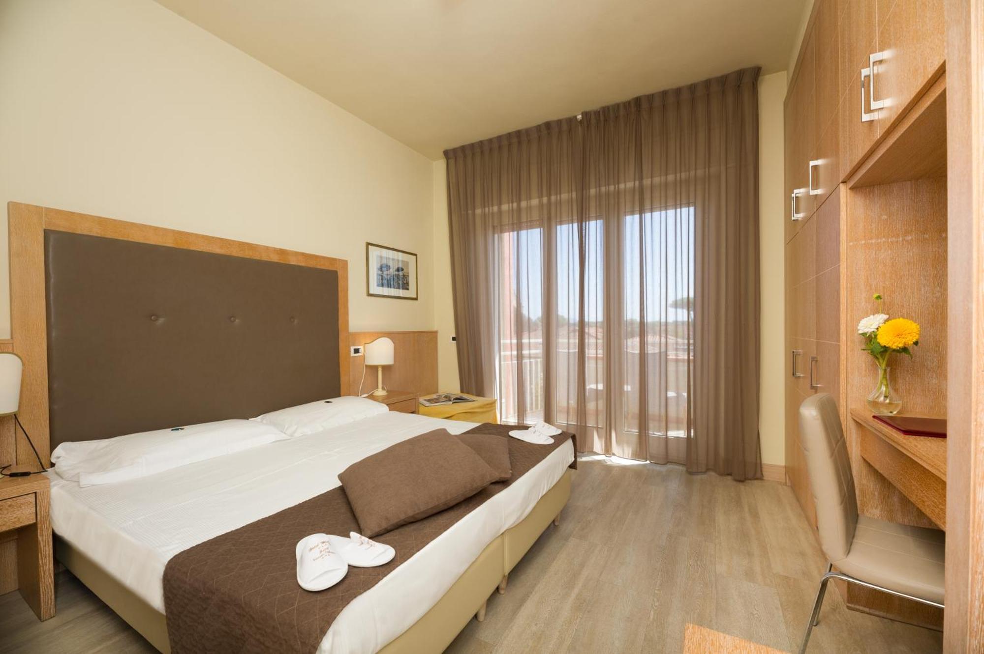 Hotel Nuova Sabrina Марина-ди-Пьетрасанта Экстерьер фото