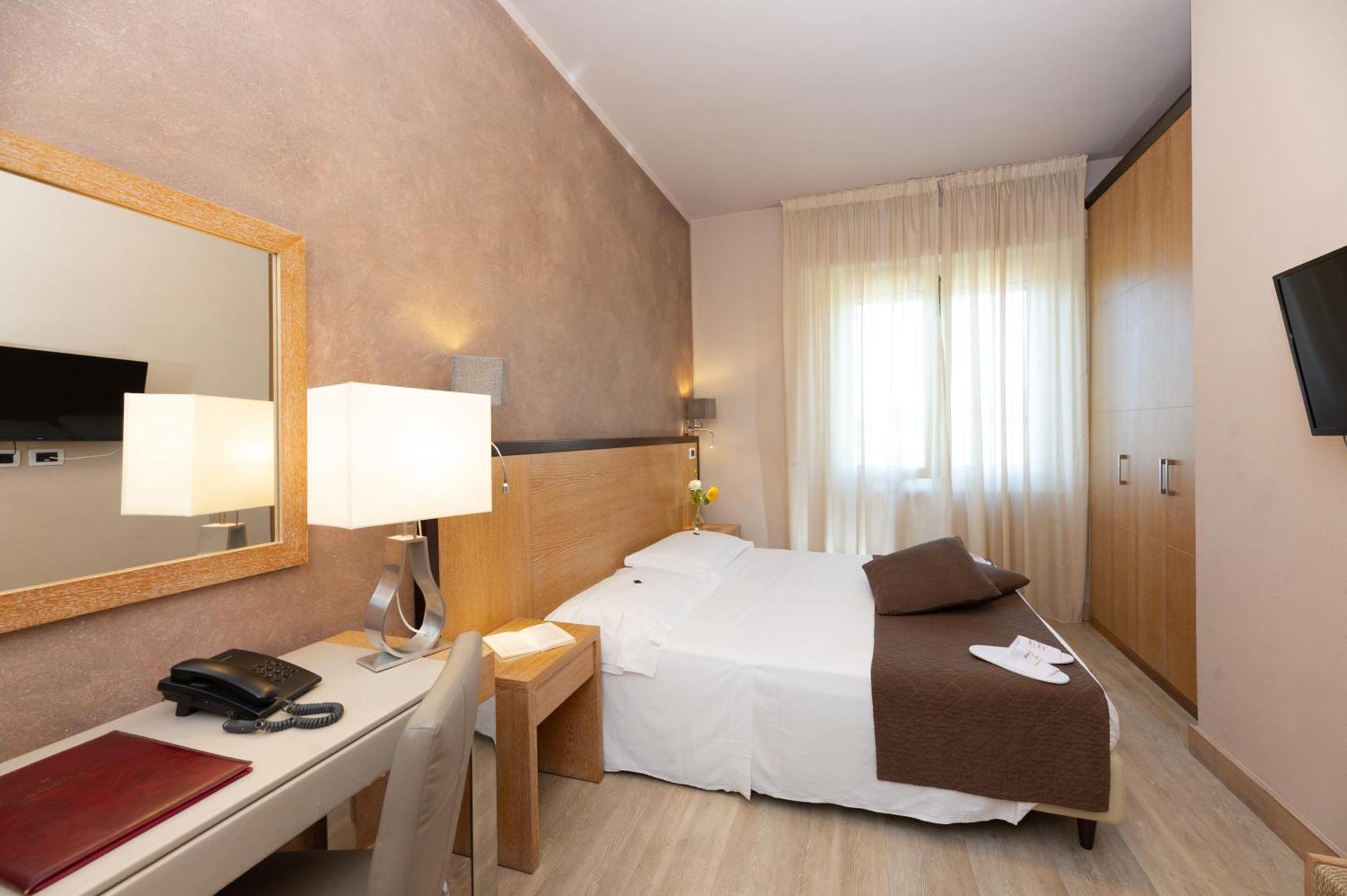Hotel Nuova Sabrina Марина-ди-Пьетрасанта Экстерьер фото