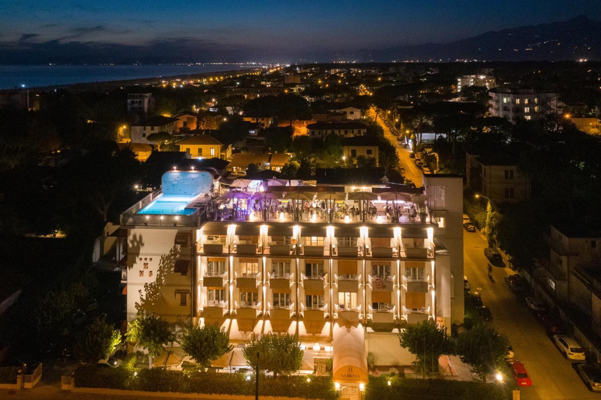 Hotel Nuova Sabrina Марина-ди-Пьетрасанта Экстерьер фото