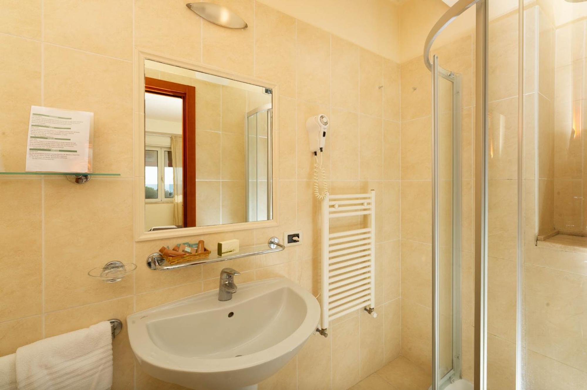Hotel Nuova Sabrina Марина-ди-Пьетрасанта Экстерьер фото