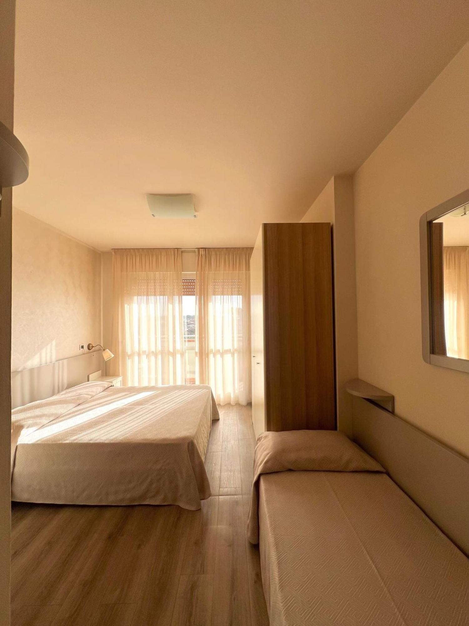 Hotel Nuova Sabrina Марина-ди-Пьетрасанта Экстерьер фото