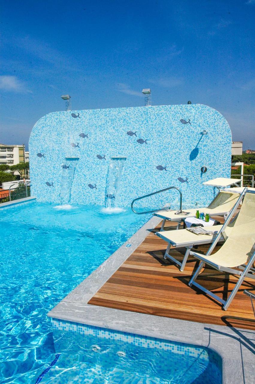 Hotel Nuova Sabrina Марина-ди-Пьетрасанта Экстерьер фото